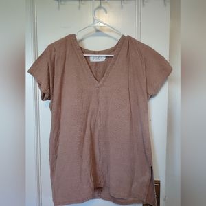 Po-em v neck t in terracotta.